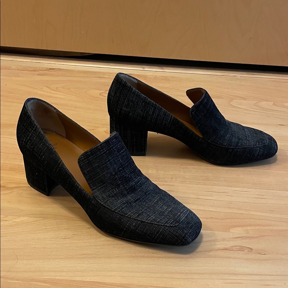 Aquatalia Jilianne Devoure Anthracite Black Textured Suede Heeled Loafer Pumps